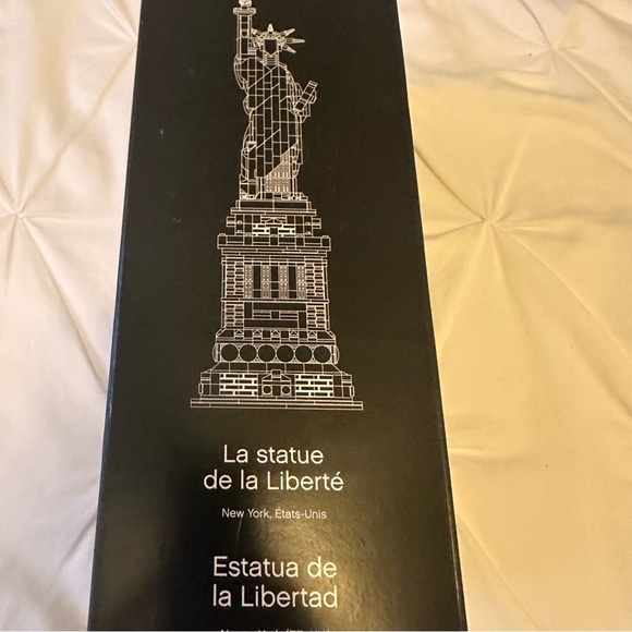 LEGO Architecture Statue of Liberty 21042 1685 pcs Adult Build Display Set New - Picture 6 of 7